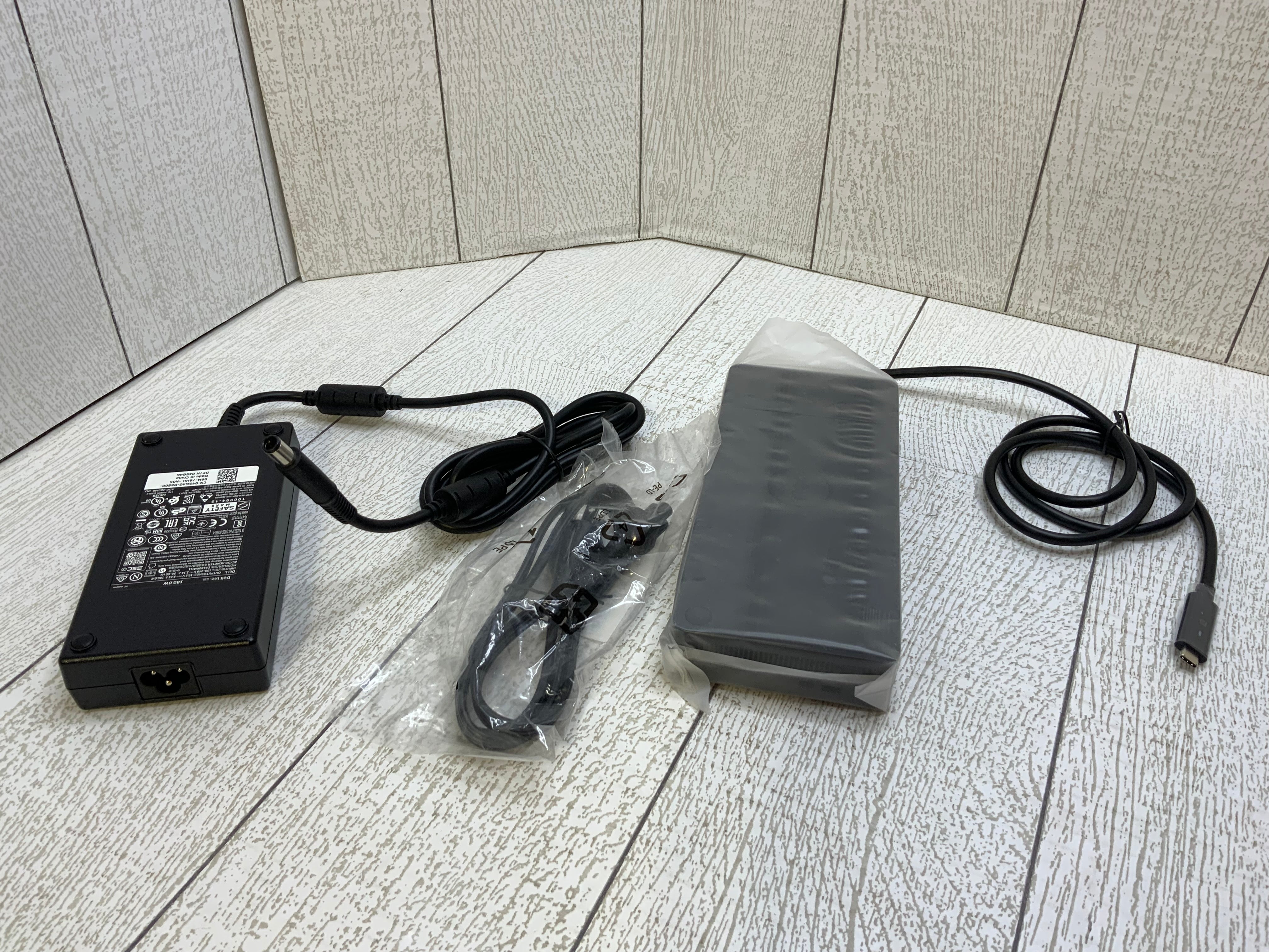 Dell WD19TB Thunderbolt Docking Station with 180W AC Power Adapter (7937277001966)